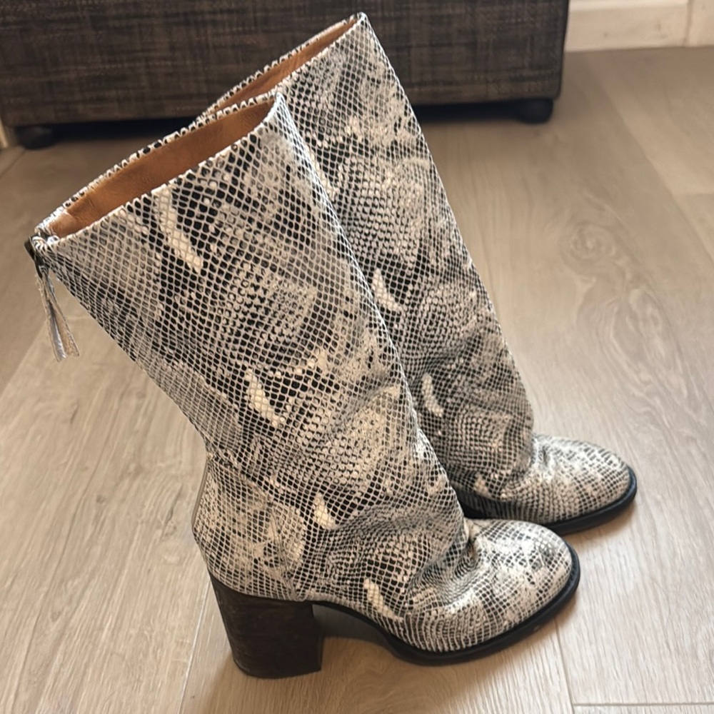 Women's Snakeskin Pattern Boots